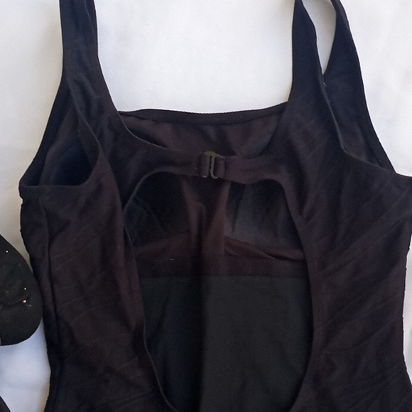 Cherokee Textured Swimsuit - Picture 5 of 8